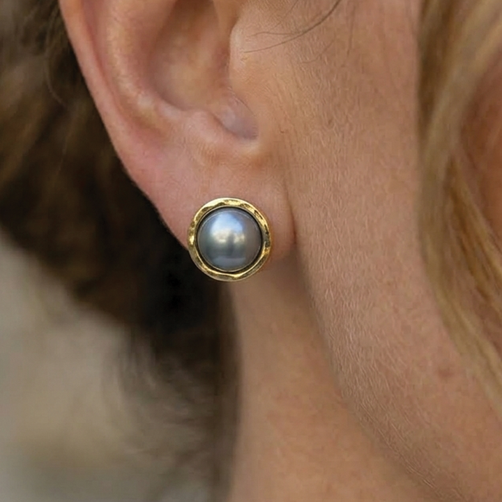 Lynn - Pearl Stud Earrings