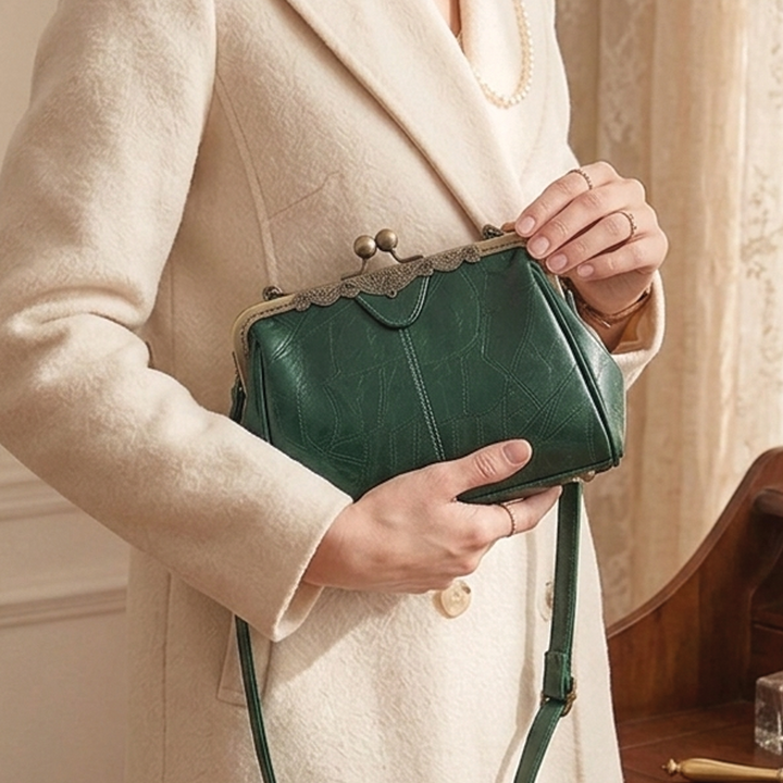 Jacqueline - Vintage Clasp Handbag