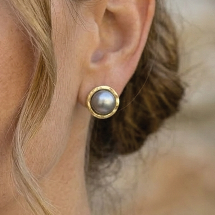 Lynn - Pearl Stud Earrings
